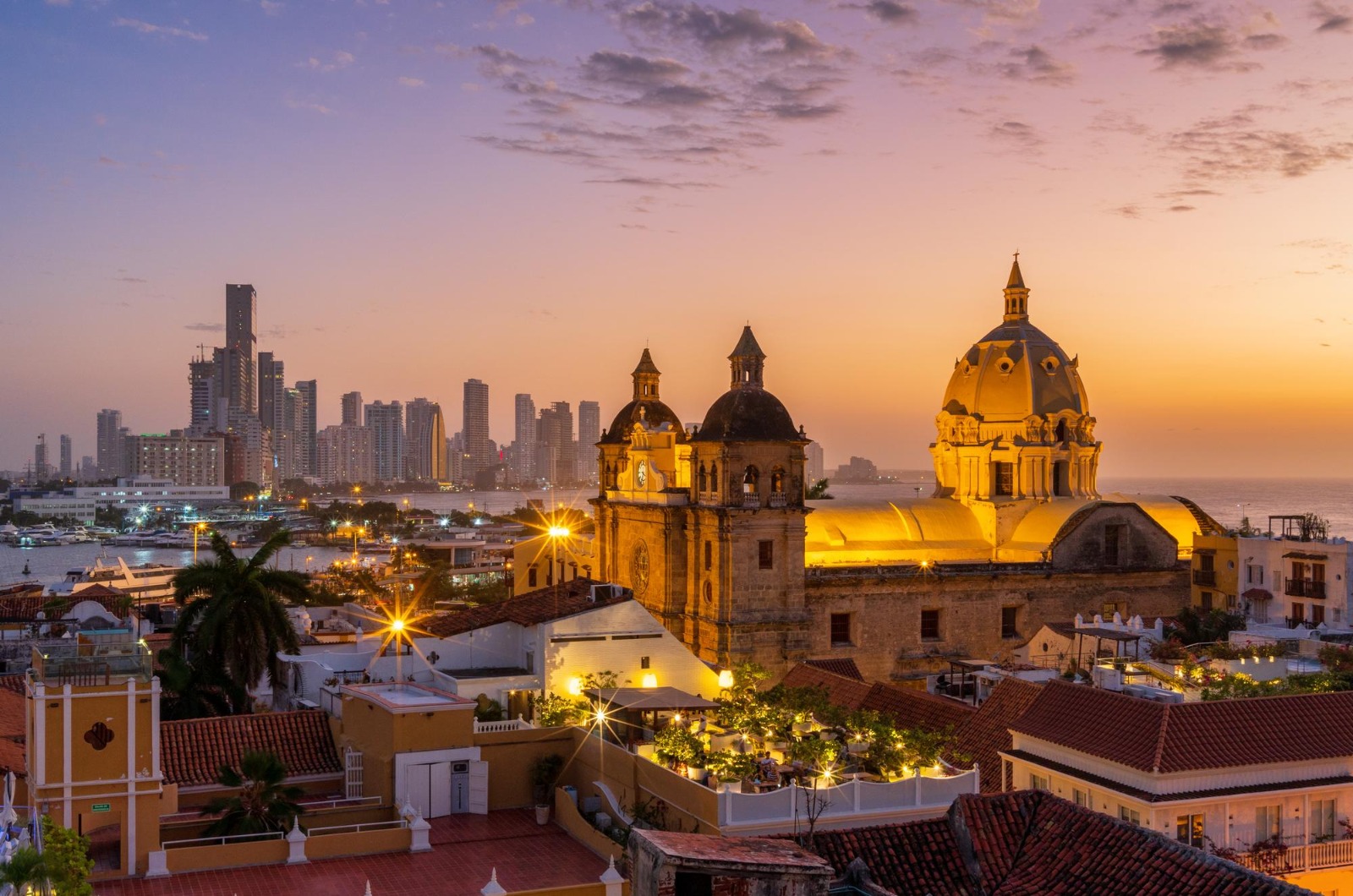 Student living an immersive ECOS experience in Cartagena.