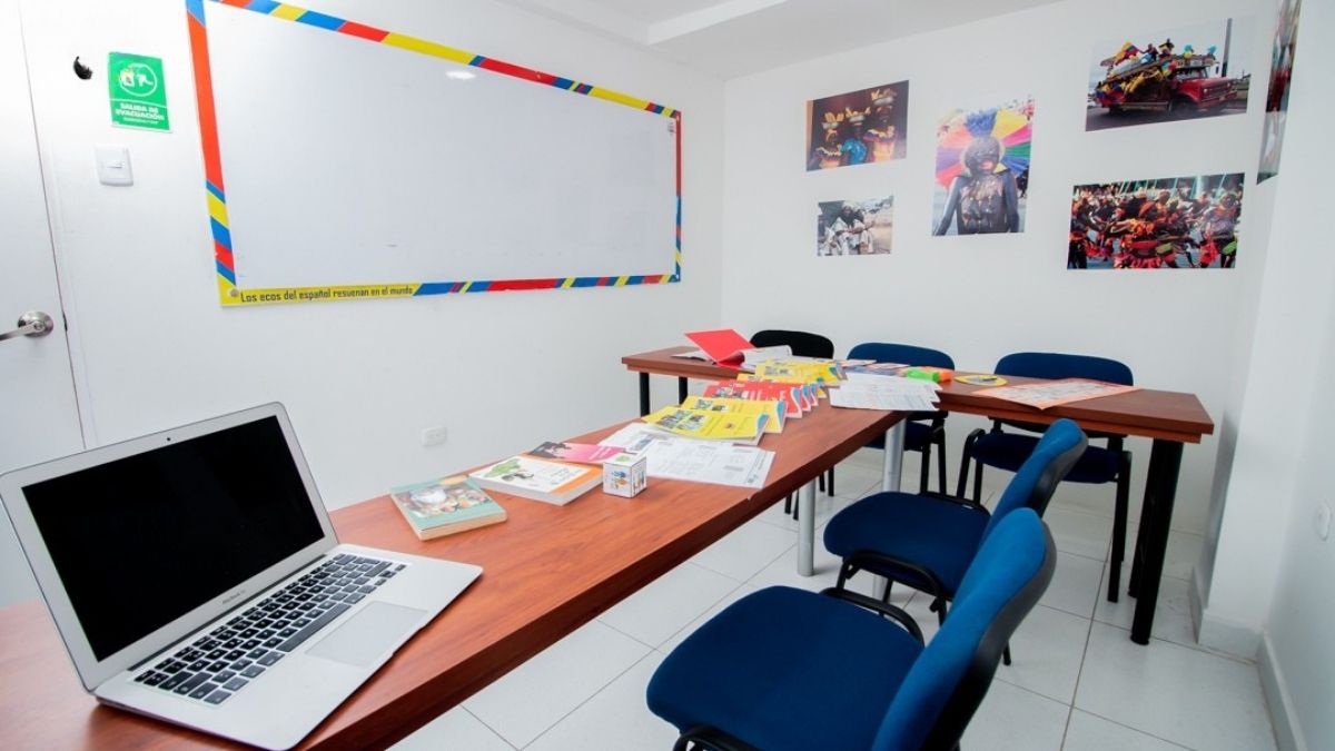 Salones e instalaciones de una academia de inglés en Cartagena